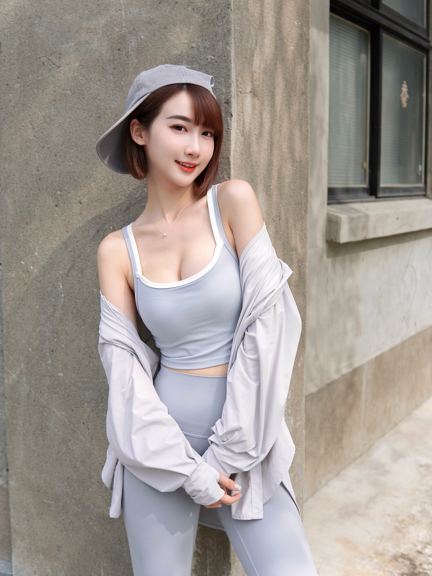 正妹 16