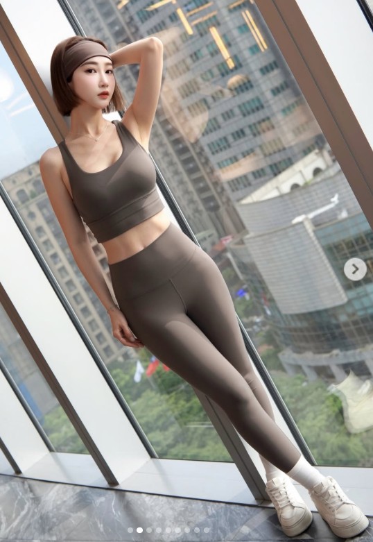 正妹 18