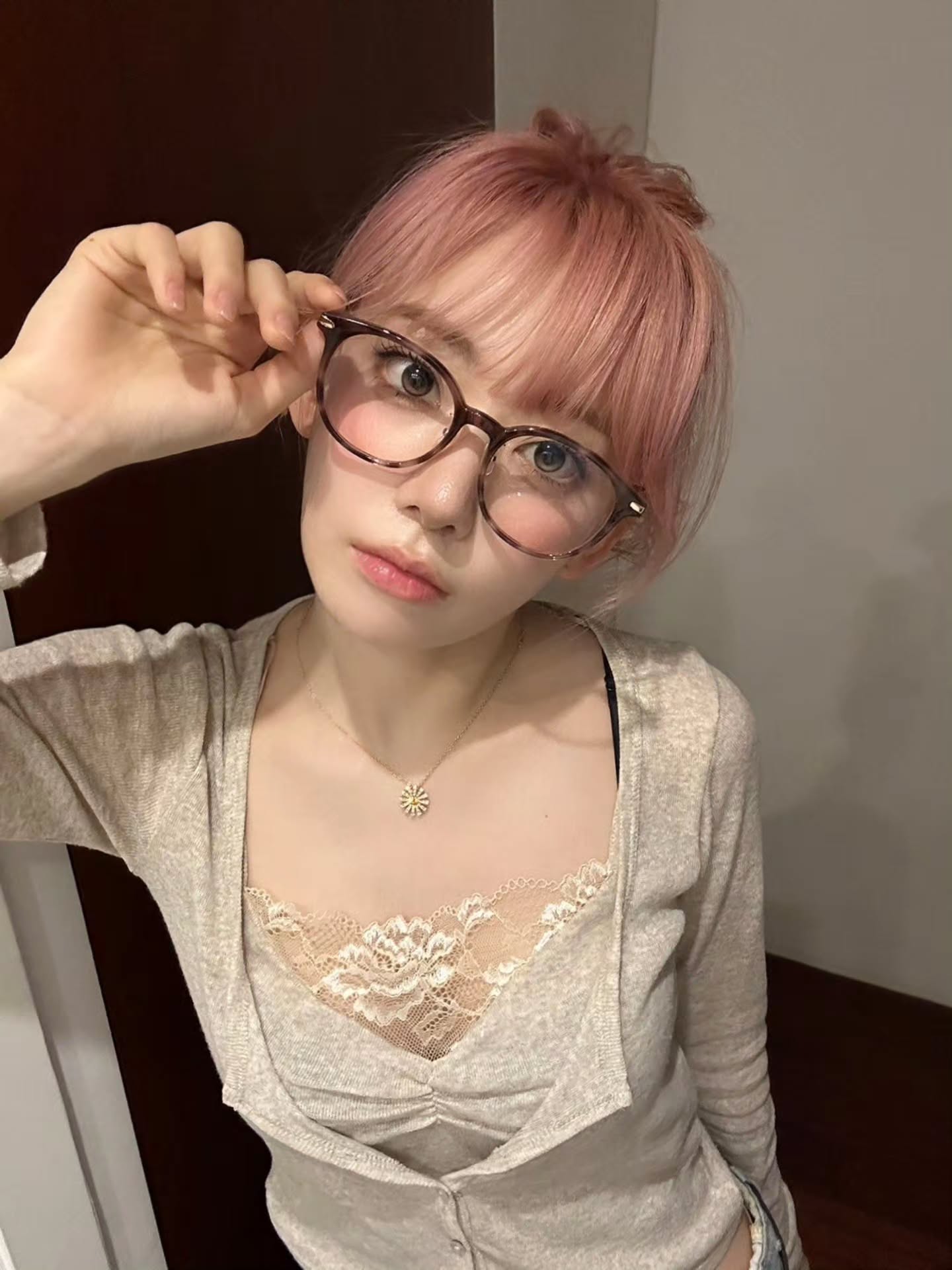 正妹 24
